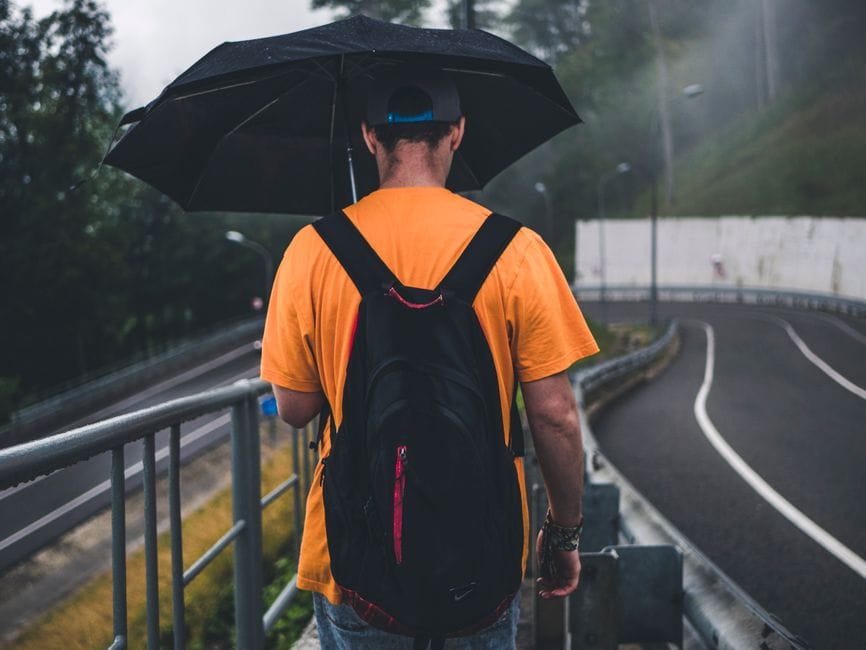 Bewegung bei Schmuddelwetter: So bleibst du auch im Nieselregen aktiv