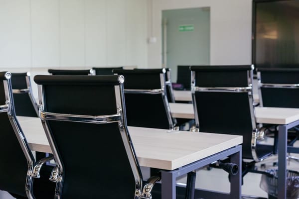 Rückenschmerzen im Homeoffice vorbeugen: Klein anfangen, viel bewirken