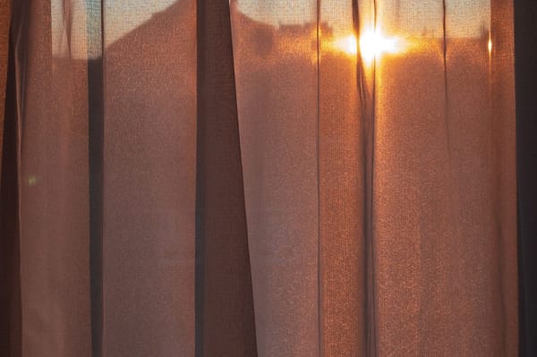 Schlafrhythmus im Frühherbst: Wie achtsame Abendrituale den Körper auf kürzere Tage vorbereiten