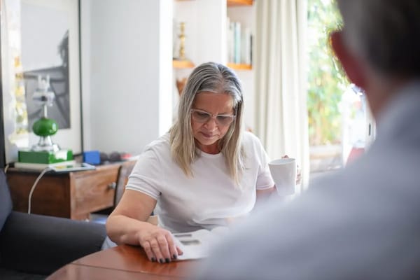 Wechseljahre achtsam begleiten: Wie innere Ruhe die hormonelle Umstellung erleichtert